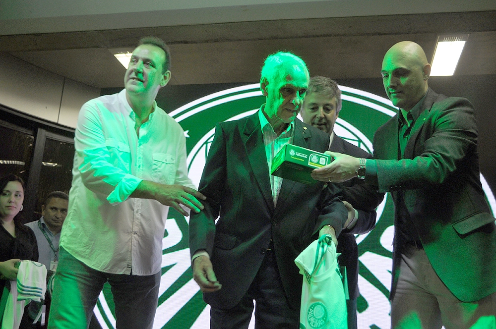 Em 26 de setembro de 2015, na festa de veteranos do Palmeiras, no restaurante do clube. Roberto Silva, Mexicano, Paulo Nobre e Maurício Galiotte. Foto: Marcos Júnior/Portal TT