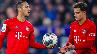 Thiago Alcântara e Coutinho em jogo do Bayern de Munique