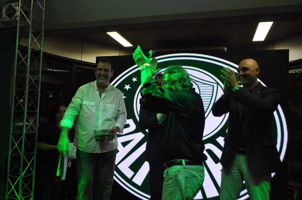 Em 26 de setembro de 2015, na festa de veteranos do Palmeiras, no restaurante do clube. Da esquerda para a direita: Roberto Silva,  Paulo Nobre (encoberto), Ronaldo e Mauricio Galiotte. Foto: Marcos Júnior/Portal TT