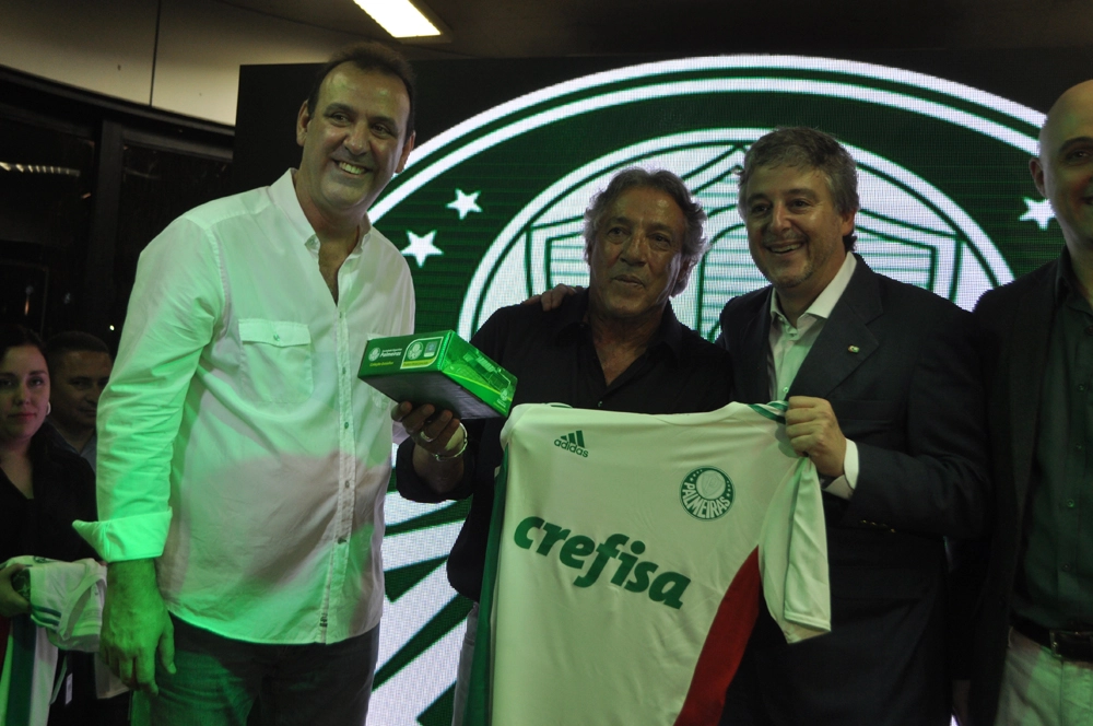 Em 26 de setembro de 2015, na festa de veteranos do Palmeiras, no restaurante do clube. Da esquerda para a direita: Roberto Silva, Ronaldo e Paulo Nobre; Foto: Marcos Júnior/Portal TT