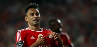 Jonas volta a ser herói do Benfica, mas credita vitória ao elenco