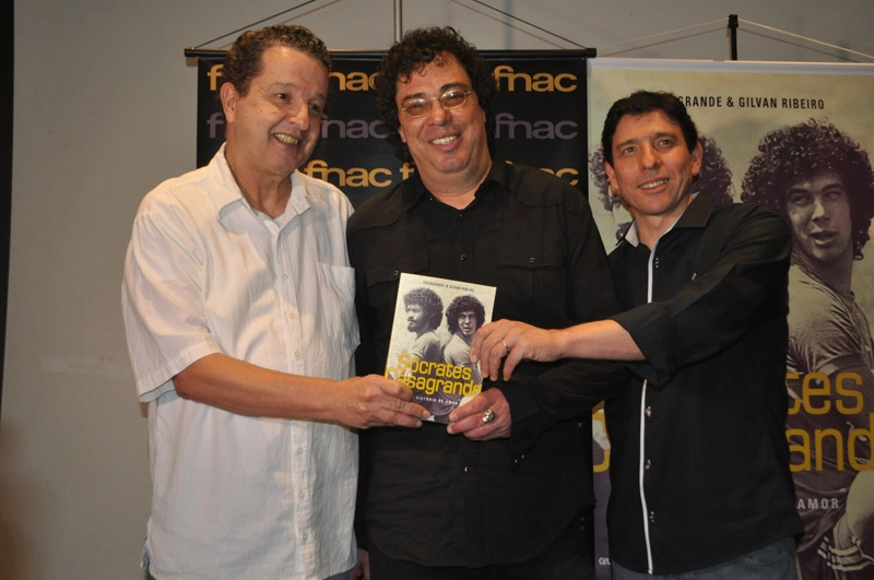 Juca Kfouri, Casagrande e Gilvan Ribeiro na noite de lançamento do livro `Sócrates e Casgrande - Uma História de Amor´ na Fnac da avenida Paulista, em 13 de julho de 2016. Foto: Marcos Júnior Micheletti/Portal TT