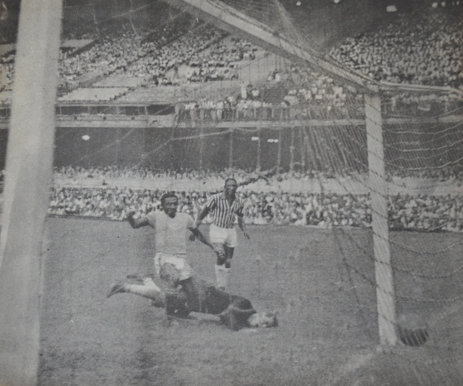 Índio, Djalma Santos e Gylmar dos Santos Neves na revista Manchete Esportiva em fevereiro de 1957. Imagem: reprodução da revista Manchete Esportiva