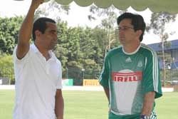 Em outubro de 2007, Zinho visitou a Academia de Futebol do Palmeiras, e foi recebido pelo técnico Caio Júnior. Foto: Fábio Menotti/Site Oficial do Palmeiras