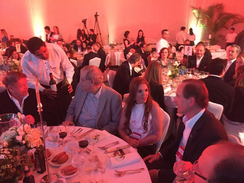 Em 3 de setembro de 2016 Boni foi homenageado no 7º FÓRUM DE MARKETING EMPRESARIAL do LIDE, no Hotel Sofitel Jequitimar, no Guarujá-SP. À mesa, da esquerda para a direita: Boni, Milton Neves, Lenice Magnoni Neves e Luiz Fernando Furlan