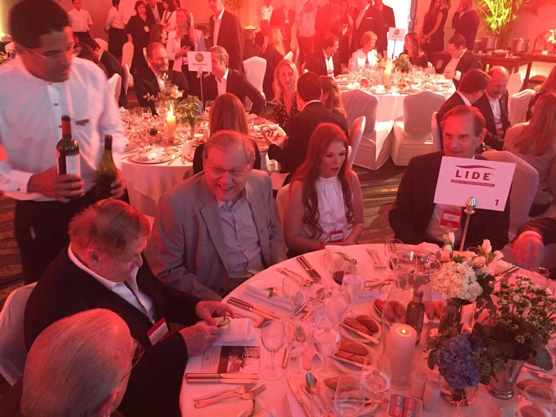 Em 3 de setembro de 2016, Boni foi homenageado no 7º FÓRUM DE MARKETING EMPRESARIAL do LIDE, no Hotel Sofitel Jequitimar, no Guarujá-SP. À mesa, da esquerda para a direita: Boni, Milton Neves, Lenice Magnoni Neves e Luiz Fernando Furlan