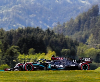 Britânico chegou ao 85º triunfo na categoria. Foto: Mercedes-AMG F1