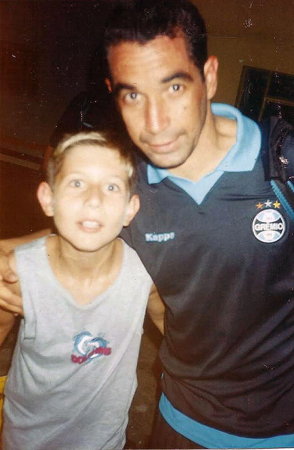 Zinho ao lado de Bruno Zocche após o jogo Criciúma 3 x 4 Grêmio, pela Copa Sul Minas de 2002, época em que Zinho atuava pelo Tricolor Gaúcho. Foto: arquivo pessoal de Bruno Zocche