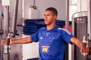 Atleta de 18 anos já serviu a seleção brasileira sub-15 e sub-17. Foto: Gustavo Aleixo / Cruzeiro