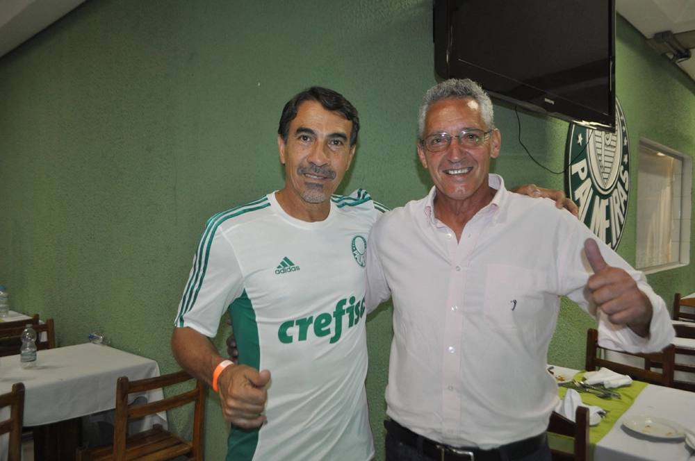 Gilmar e Polozzi em 26 de setembro de 2015, na festa de veteranos do Palmeiras, no restaurante do clube. Foto: Marcos Júnior/Portal TT