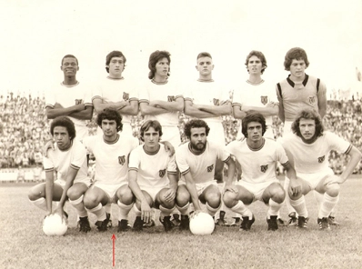 Em pé: Sabará, Zé Carlos, Ciola, Zé Eduardo, Grizzo e Valentim. Agachados: Ivo, Navarro, Sebastião, Afonsinho, Guilherme e Toninho Alemão.