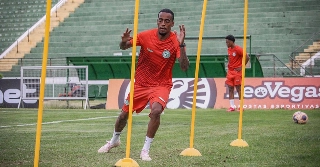 Mateusinho deixou o clube campineiro para atuar no Rubro-negro baiano. Foto: David Oliveira/GuaraniPress