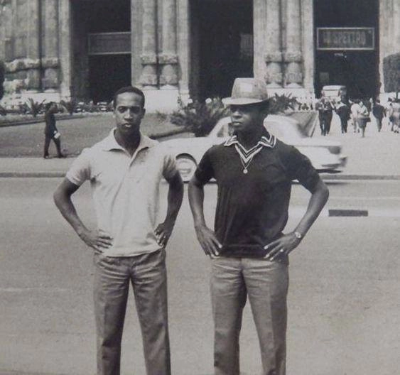 Geraldino e Lima durante excursão do Santos ao exterior na década de 1960. Foto publicada no Facebook da ASSOPHIS