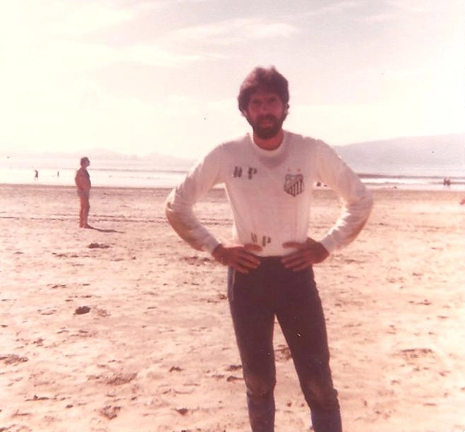 Em grande fase, o goleiro do Santos em 1984, treinando com sua equipe no Canal 3, em Santos. Foto: arquivo pessoal de  Rosangela Bruno Marton