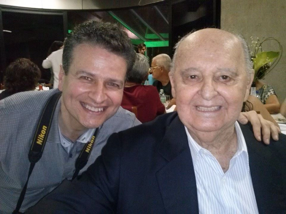 O jornalista Marcos Júnior (que fez a cobertura para o Portal Terceiro Tempo) ao lado de Rubens Minelli. Em 26 de setembro de 2015, na festa de veteranos do Palmeiras, no restaurante do clube. Foto: Bruno Minelli, neto de Rubens Minelli