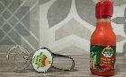 Um kit com chaveiro e pimenta para quem pedir o sanduba Brazuca ou Marbavilhoso, acompanhado por uma bebida