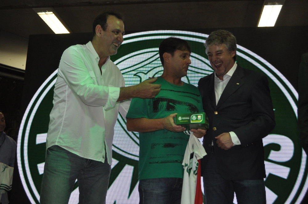 Em 26 de setembro de 2015, na festa de veteranos do Palmeiras, no restaurante do clube. Da esquerda para a direita: Roberto Silva, Esquerdinha e Paulo Nobre. Foto: Marcos Júnior/Portal TT