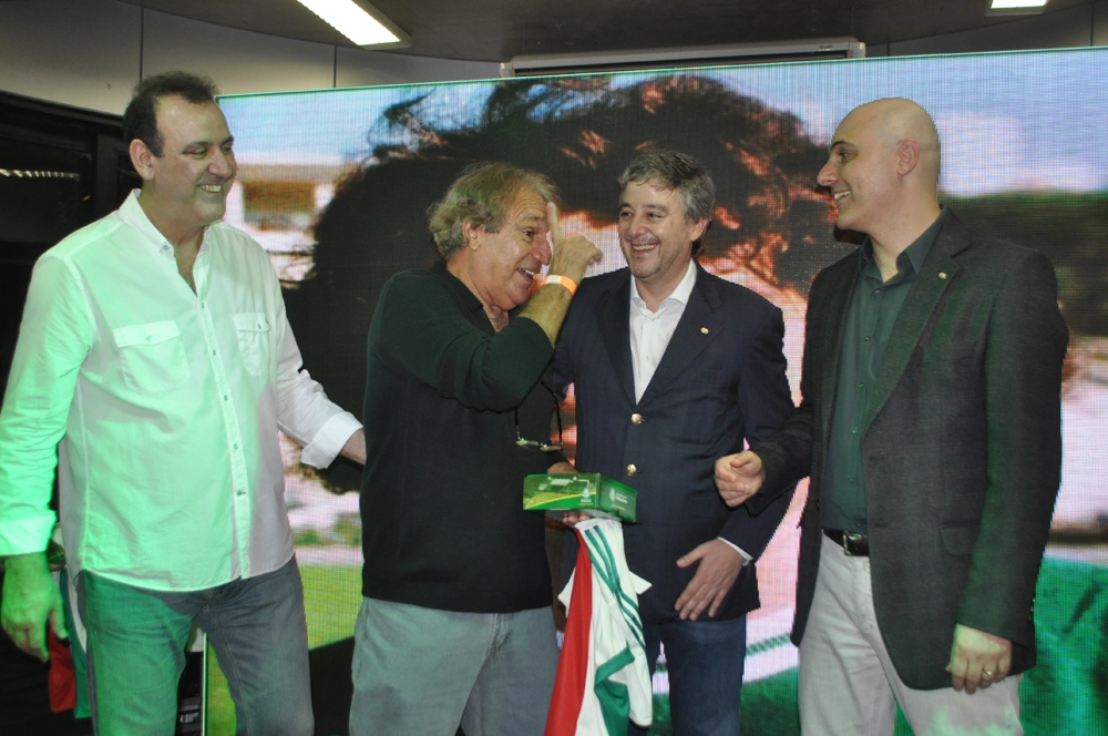 Em 26 de setembro de 2015, na festa de veteranos do Palmeiras, no restaurante do clube. Da esquerda para a direita: Roberto Silva, Eurico, Paulo Nobre e Maurício Galiotte. Foto: Marcos Júnior/Portal TT