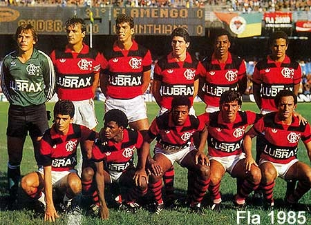 Uma das formações do Flamengo em 1985. Em pé: Cantarelli, Leandro, Mozer, Jorginho, Andrade e Adalberto. Agachados: Bebeto, Adílio, Chiquinho, Gilmar Popoca e Marquinho Carioca