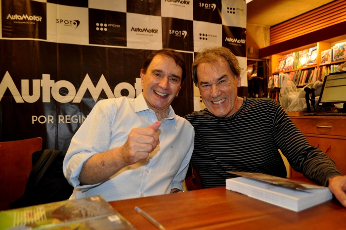 Em 11 de dezembro de 2024, Reginaldo Leme e o amigo Ferreira Martins na noite de lançamento do livro de Reginaldo, 