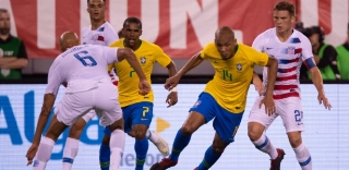 Douglas Costa comanda ataque, e Brasil bate EUA em primeiro jogo pós-Copa