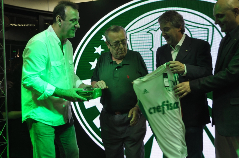 Em 26 de setembro de 2015, na festa de veteranos do Palmeiras, no restaurante do clube. Roberto Silva, Orfeu, Paulo Nobre e Maurício Galiotte. Foto: Marcos Júnior/Portal TT