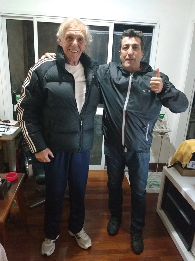 O ex-goleiro Ado e Carlos Alberto Spina, na resid&ecirc;ncia do primeiro, em junho de 2018