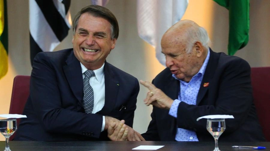 Em 19 de julho de 2019, o presidente Jair Bolsonaro ao lado de Pepe, durante evento em homenagem a ex-jogadores, em Brasília. Foto: Fátima Meira/Futura Press/Folha/via UOL