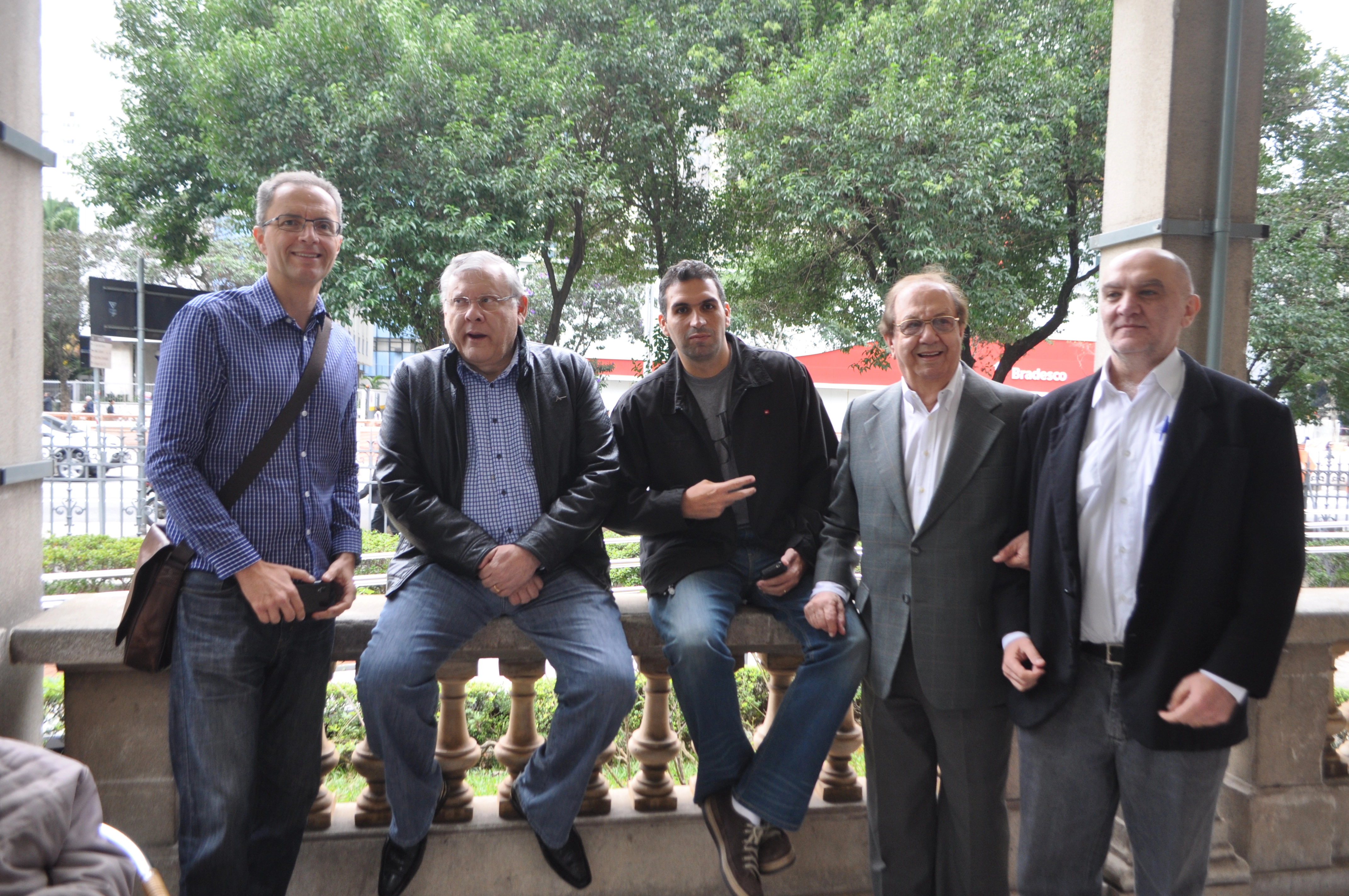 Ricardo Capriotti, Milton Neves, Estevan Ciccone, Salomão Ésper e Claudio Zaidan  em 6 de maio de 2015 na Casa das Rosas, dia de gravação especial da Rádio Bandeirantes. Foto: Marcos Júnior/Portal TT