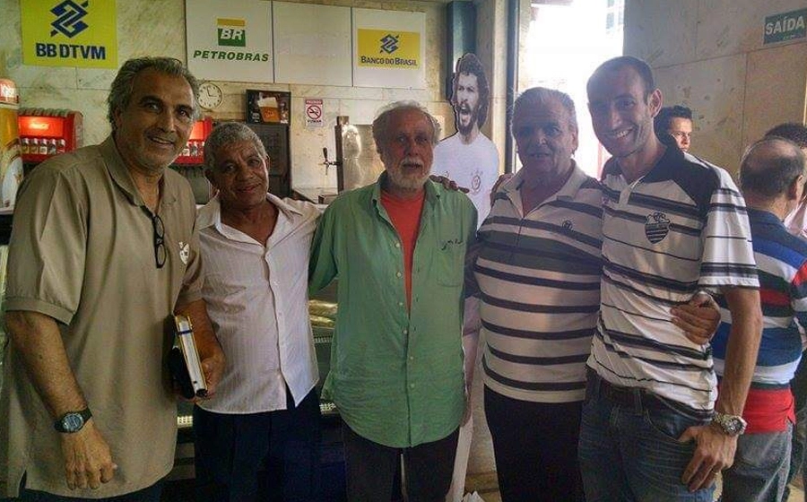 Encontro de amigos em Ribeirão Preto. Da esquerda para a direita aparecem Juninho Fonseca, Ferreira, Afonsinho, Tomires e Alexandre 