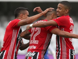 São-paulinos comemoram gols contra o Guarani. Foto: Rubens Chiri/SPFC