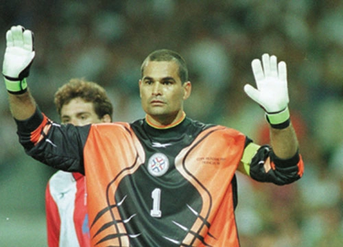Chilavert  - Ex-goleiro artilheiro do Vélez Sarsfield e da Seleção do Paraguai