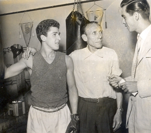 Éder Jofre, Kid Jofre (o pai do pugilista) e Benedito Ruy Barbosa, que ainda trabalhava como jornalista do 