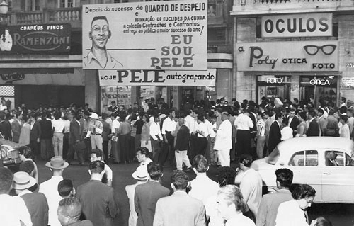 Vejam como ficou a rua Sete de Abril quando do lançamento do livro 