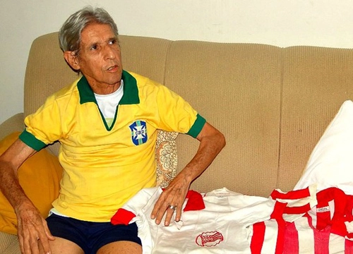 Nado  - Ex-ponta-direita do Náutico e Vasco