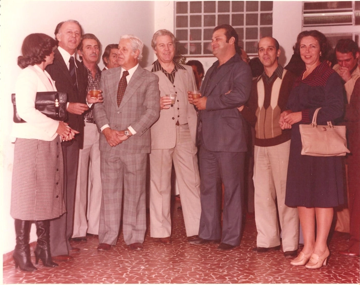 Veja Benedito Ruy Barbosa, o grande escritor e autor de novelas, o terceiro da esquerda para a direita e Paulo Goson, de terno cinza.  