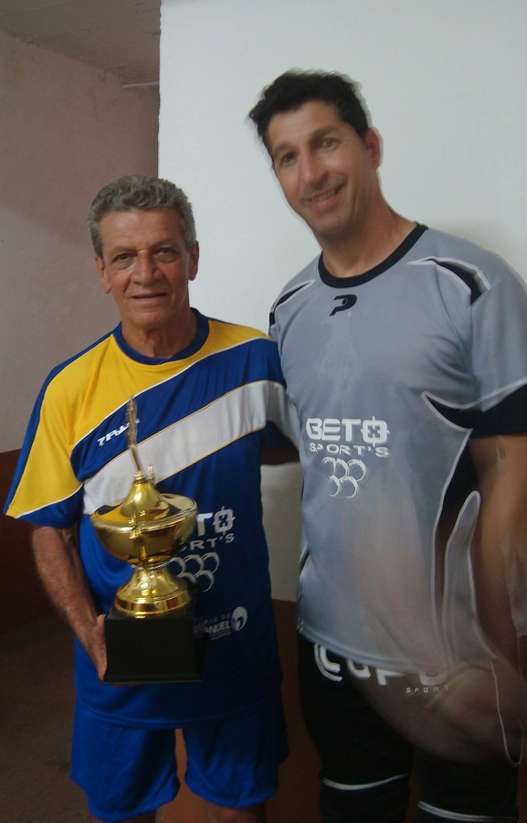 Tales, ao lado do ex-goleiro S&eacute;rgio, foi homenageado em 7 de dezembro de 2014, na cidade de S&atilde;o Manuel, interior de S&atilde;o Paulo. Foto enviada por Gabriela Coradini, filha de Tales