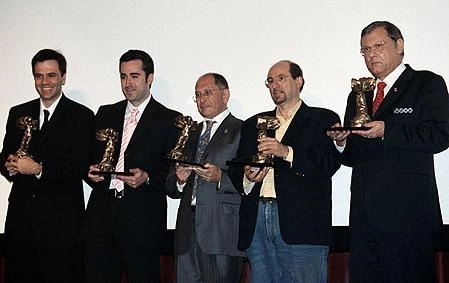 Da esquerda para a direita, cinco premiados com troféus Ford-Aceesp em 2005: Mauro Beting, Sérgio Patrick, José Silvério, Wanderley Nogueira e Milton Neves