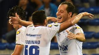 Cruzeiro vence Emelec com gol de Rodriguinho e segue 100% na Libertadores