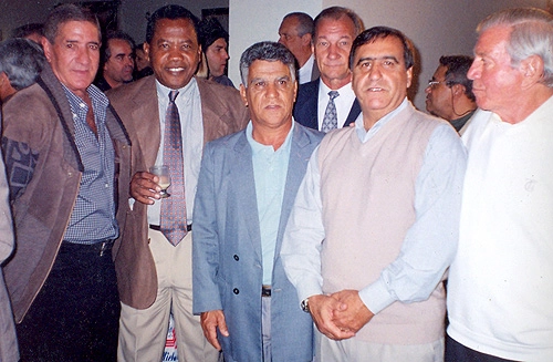 O segundo, da esquerda para a direita, é Reinaldo Lapão. Bentivegna é o quarto.
