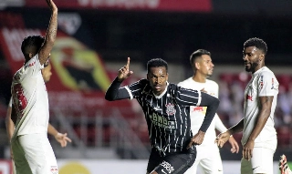 Jô, que reestreou marcando contra o Bragantino, enfrenta o time do interior. Foto: Rodrigo Coca / Ag. Corinthians