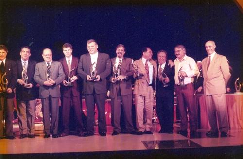 Vejam a força deste time de jornalistas em dia de entrega do tradicional prêmio Ford Aceesp. Da esquerda para a direita estão Eli Coimbra, Galvão Bueno, Ênnio Rodrigues, Arnaldo Branco Filho, Milton Neves, Sérgio Carvalho, José Silvério, Juarez Soares, Luís Carlos Quartarollo e Carlos Roberto Costa, à época gerente de imprensa da Ford


