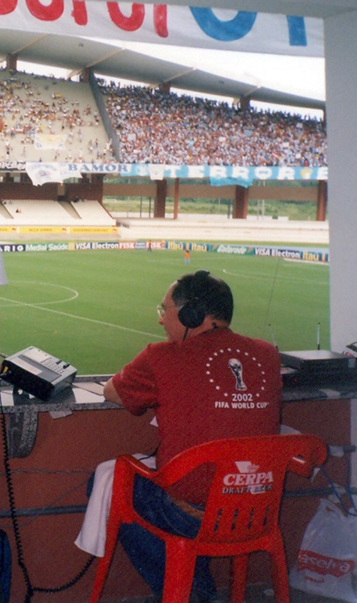 Vejam Silvério no estádio Mangueirão, em Belém, em julho de 2002 transmitindo a vitória do Paysandu sobre o Palmeiras por 3 a 1. O jogo valeu pela semifinal da saudosa Copa dos Campeões