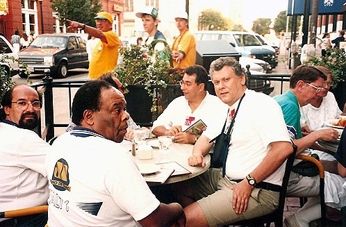 Da esquerda para a direita, tomando um 