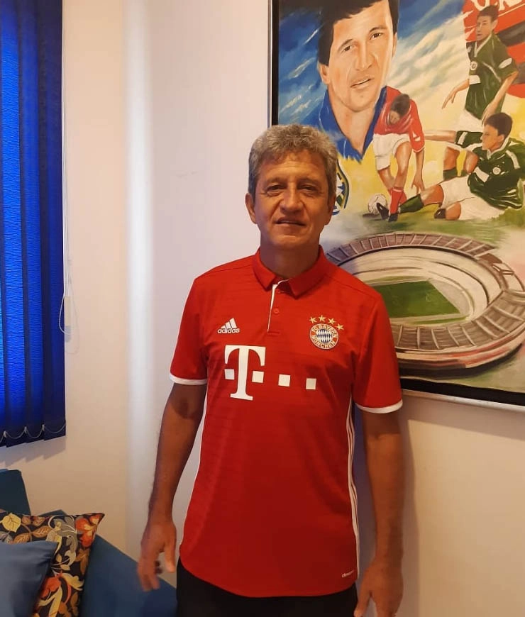 Em 23 de agosto de 2020, em casa, na torcida pelo Bayern de Munique na final da Liga dos Campeões. A equipe alemã acabou derrotando o PSG por 1 a 0 e conquistou o título. Foto: arquivo pessoal de Uidemar