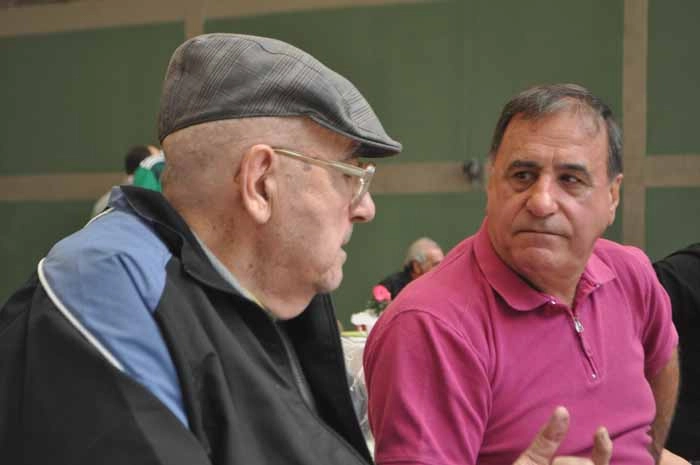 Mário Travaglini e Bentivegna relembrando grandes momentos do Palmeiras durante o almoço dos ex-jogadores do clube em 29 de setembro de 2012. Foto: Marcos Júnior/Portal TT