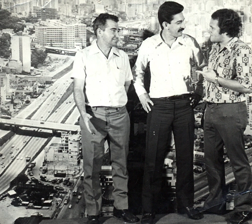 Da direita para a esquerda: Genival Barros, Bento de Oliveira e Manoel Jaime em estúdio da TV Record, em 1972.
