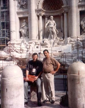 Milton Neves e Bento de Oliveira: a Fontana de Trevi estava em obras, em 1990.
