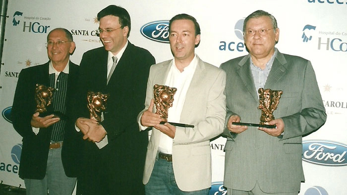 Da esquerda para à direta, o locutor José Silverio, o comentarista Mauro Betting, o repórter Leandro Quesada e o plantão esportivo, Milton Neves. Crédito da Foto: Adílson Gomes