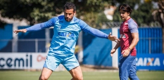 Fred e Sassá estão liberados e começam a treinar com o grupo do Cruzeiro